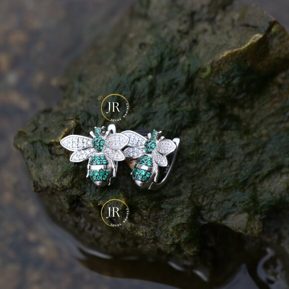 Premium Quality – .925 Sterling Silver Bee Earrings • Emerald Green & Clear CZ. - Picture 4 of 10